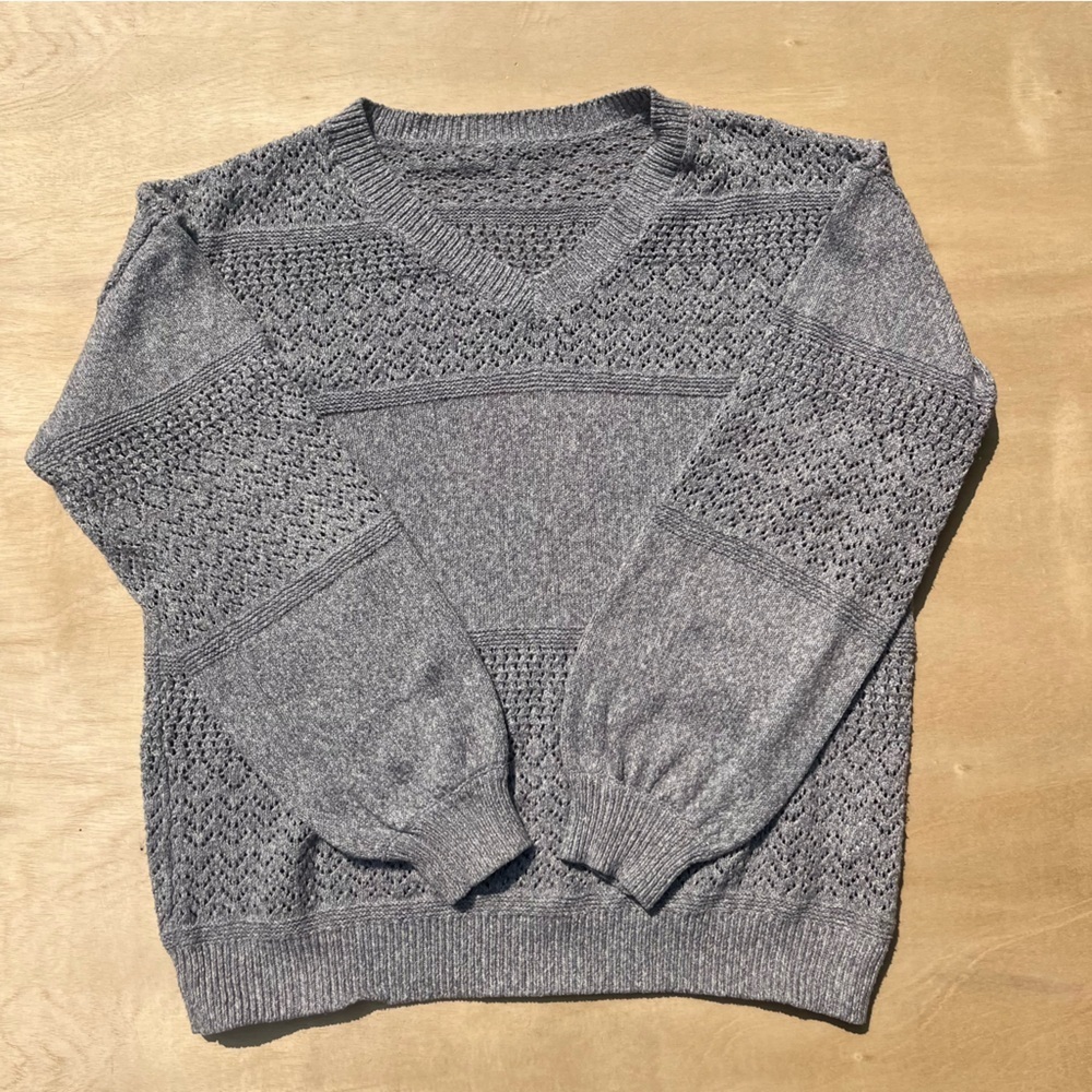 Women’s large, comfy, casual, cozy, soft, gray, long sleeve V-neck sweater